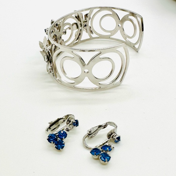Vintage Sapphire Blue Rhinestone Bracelet & Earrings - Picture 3 of 13